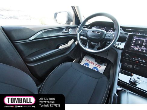 Used 2023 Jeep Grand Cherokee Laredo AWD/4WD image 9
