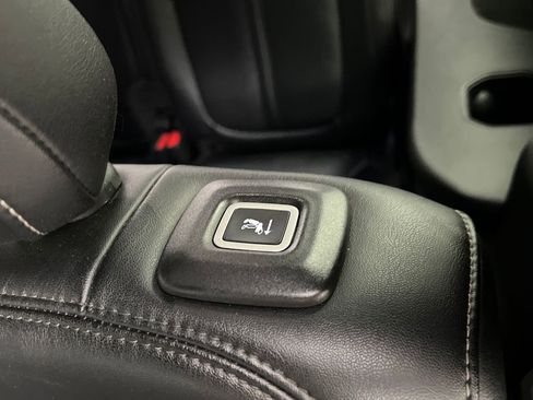 Used 2024 Jeep Wagoneer Series II w/ Flexible Seating Group image 16