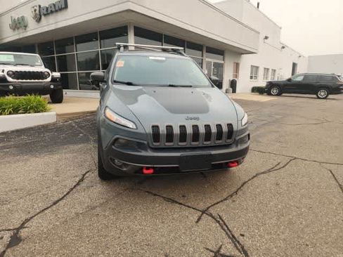 Used 2015 Jeep Cherokee Trailhawk w/ Leather Interior Group AWD/4WD image 6