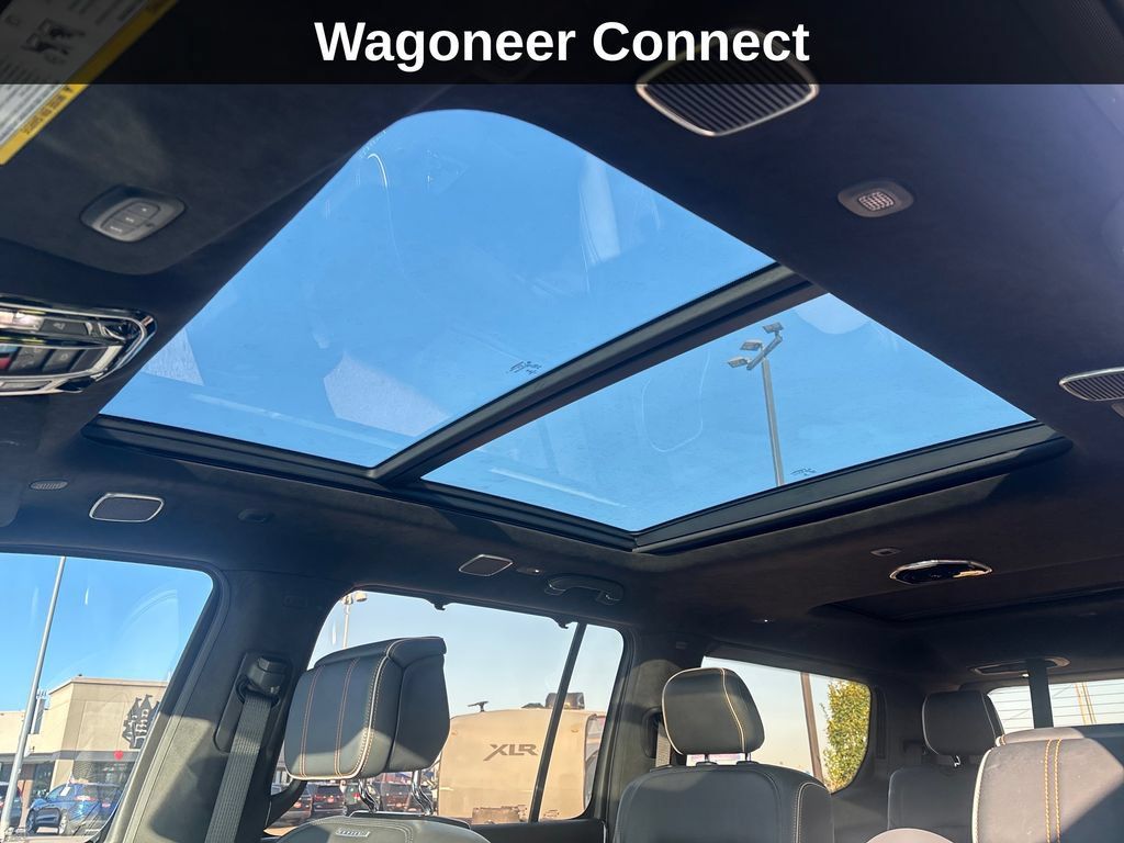 Used 2022 Jeep Grand Wagoneer Series III AWD/4WD image 30