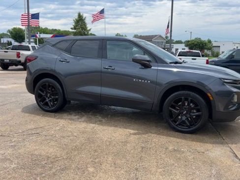 Used 2022 Chevrolet Blazer LT w/ LPO, Black Grille Bar Package FWD image 2