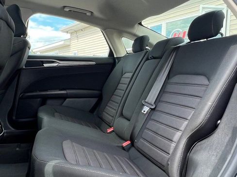 Used 2020 Ford Fusion SE image 11