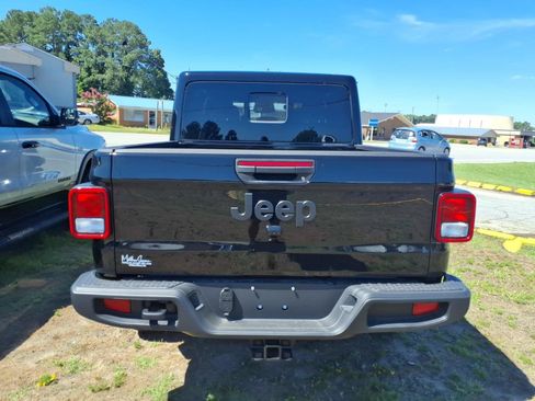 New 2026 Jeep Gladiator Sport AWD/4WD image 2
