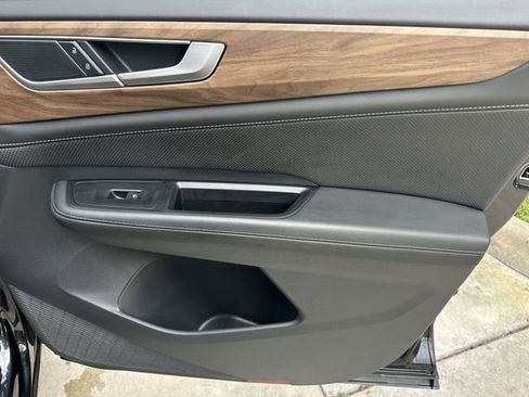 Used 2025 Volkswagen Atlas SE image 33