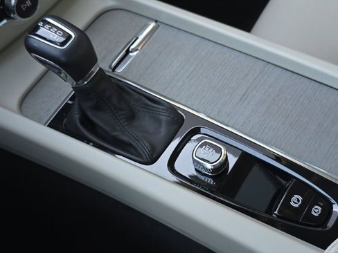 Used 2022 Volvo V60 T5 Cross Country w/ Advanced Package image 22