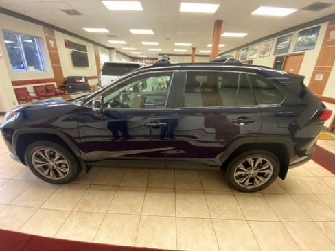 Used 2022 Toyota RAV4 XLE Premium AWD/4WD image 2