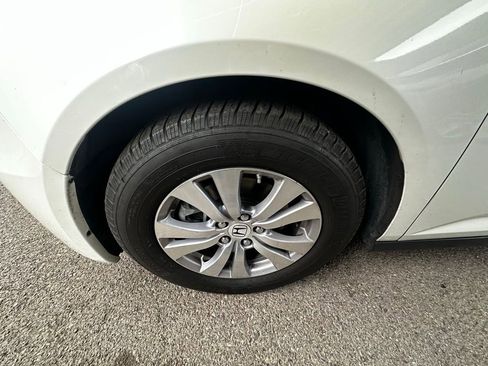 Used 2017 Honda Odyssey EX-L image 18