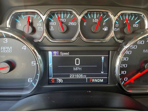 Used 2015 Chevrolet Suburban LT w/ Luxury Package AWD/4WD image 11