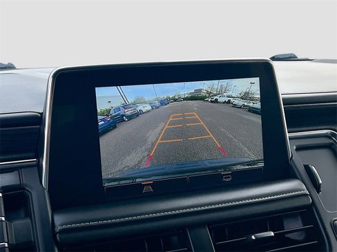 Used 2023 GMC Yukon SLT image 13