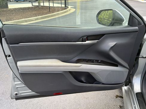 Used 2022 Toyota Camry SE FWD image 14
