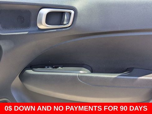 Used 2025 Hyundai Venue SEL FWD image 32