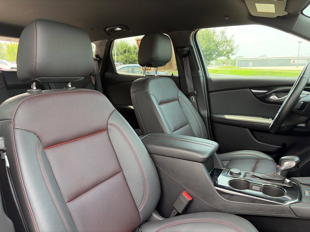 Used 2025 Chevrolet Blazer RS FWD image 32