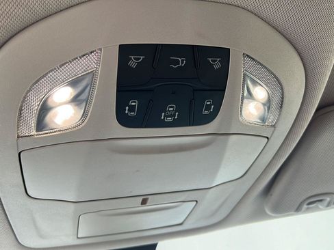 Used 2022 Chrysler Voyager LX FWD image 14