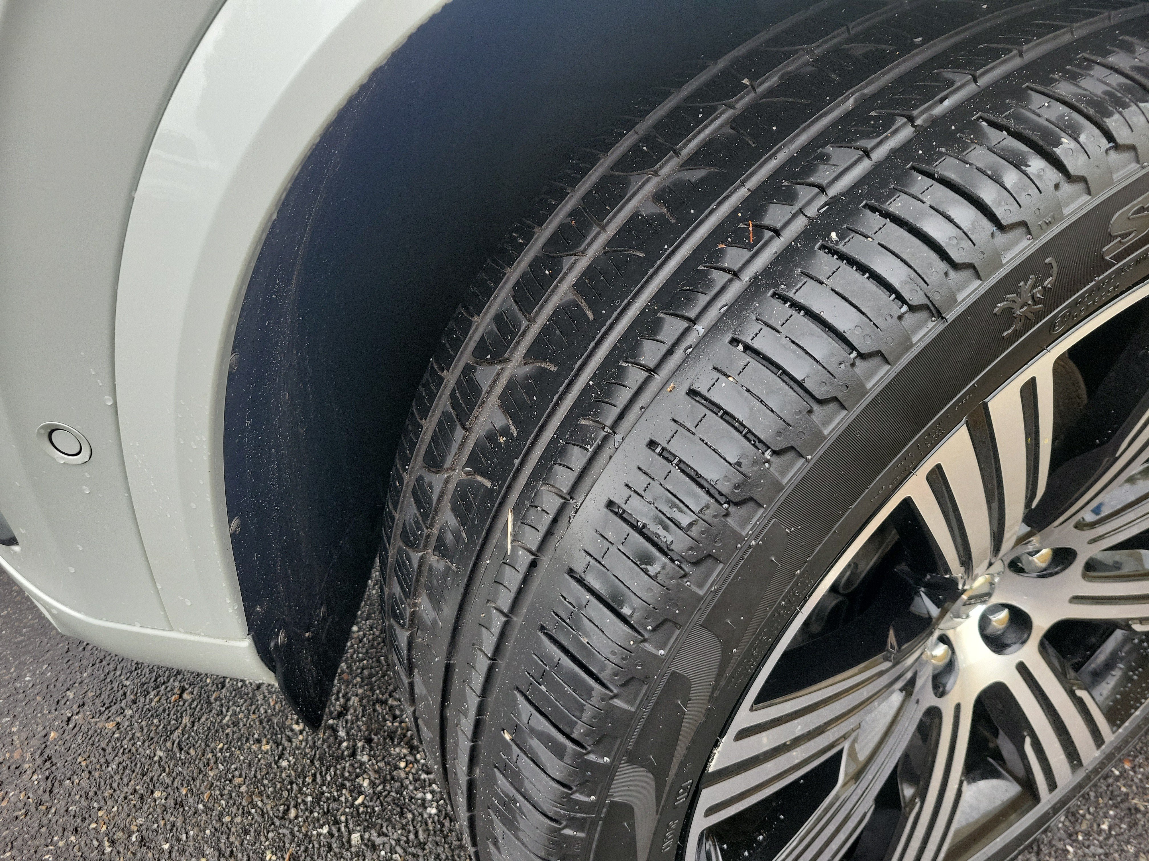 Used 2025 Volvo XC90 B6 Ultra AWD/4WD image 12