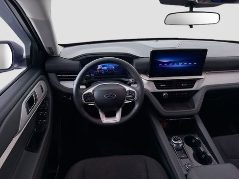 Used 2025 Ford Explorer Active RWD image 15