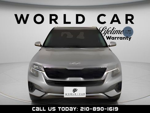 Used 2023 Kia Seltos S w/ Navigation Package FWD image 2