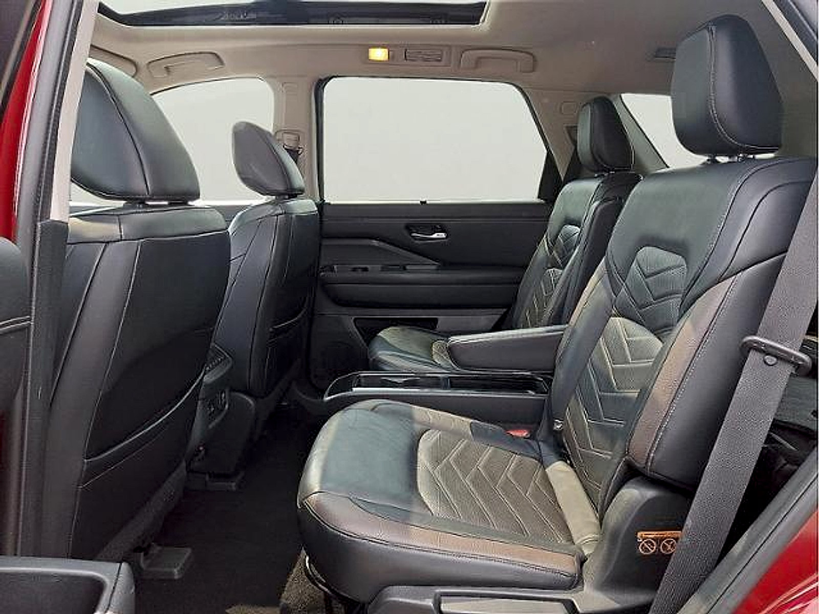Used 2022 Nissan Pathfinder Platinum w/ Cargo Package AWD/4WD image 8