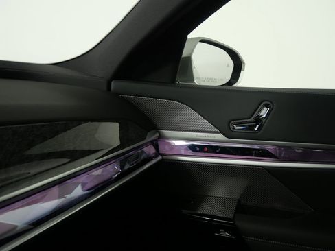 Used 2025 BMW i7 eDrive50 image 26