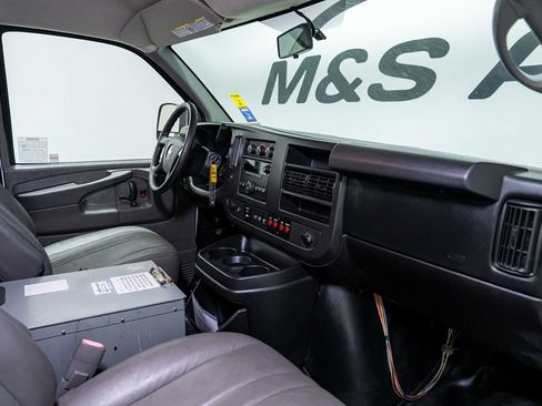Used 2014 Chevrolet Express 2500 RWD image 15