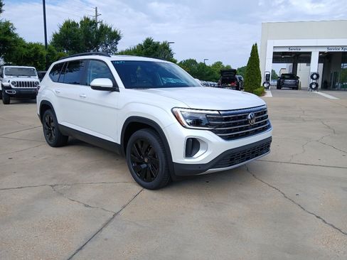 New 2026 Volkswagen Atlas SE FWD image 1