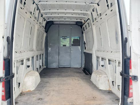Used 2012 Freightliner Sprinter 2500 RWD image 12