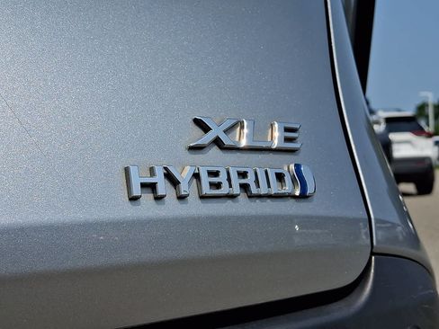 Certified 2021 Toyota Sienna XLE FWD image 33