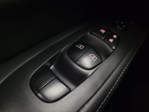 Used 2020 Nissan Pathfinder SV image 27