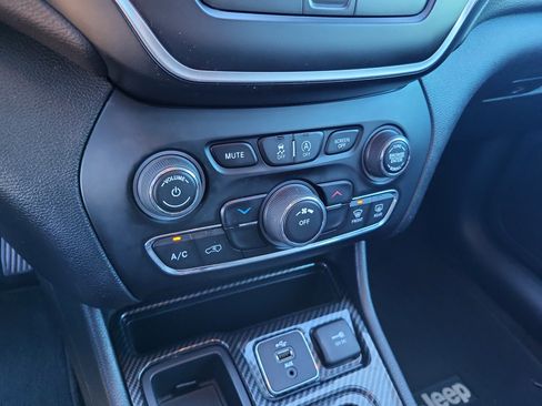 Used 2019 Jeep Cherokee Latitude Plus image 22