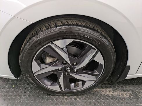 Used 2023 Hyundai Elantra SEL w/ Convenience Package FWD image 7