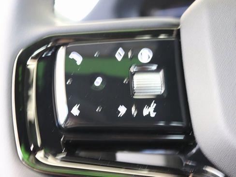 Used 2024 Land Rover Range Rover Evoque Dynamic SE image 20