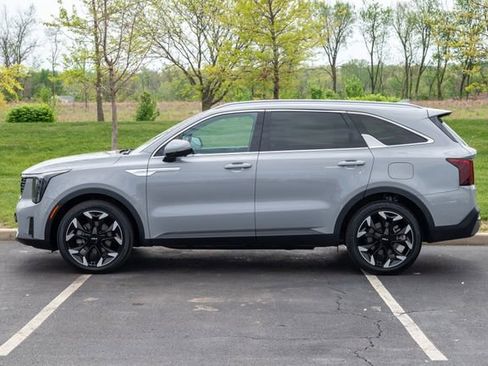Certified 2025 Kia Sorento SX FWD image 28
