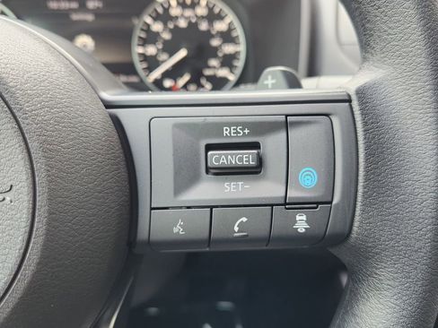 Used 2024 Nissan Rogue SV FWD image 29