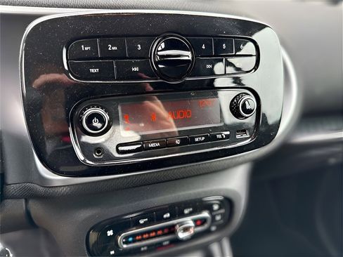 Used 2019 smart fortwo electric drive image 16