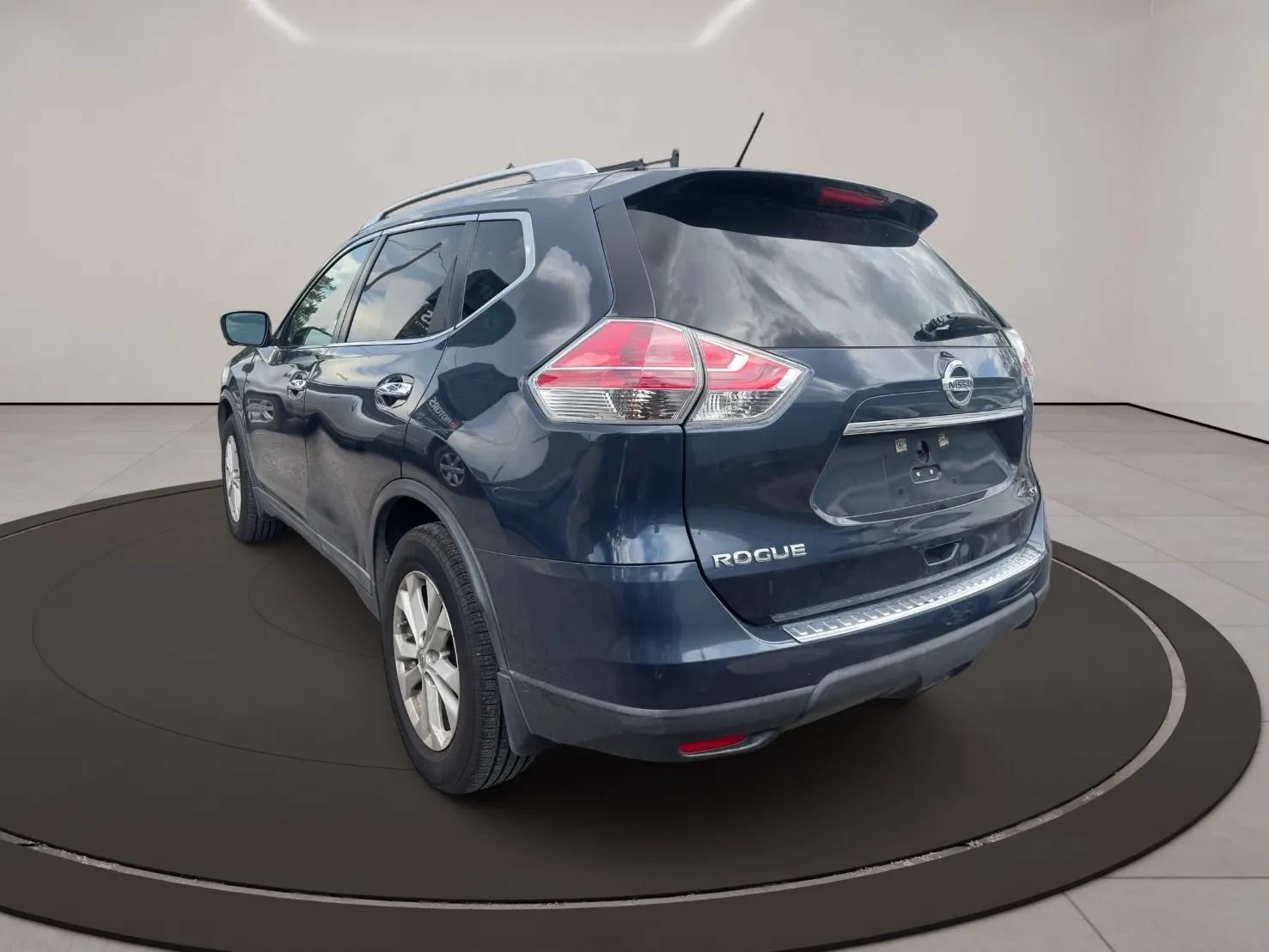 Used 2015 Nissan Rogue SV w/ SV Premium Package FWD image 4