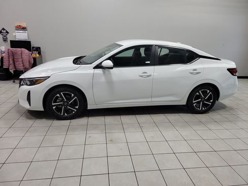 Used 2025 Nissan Sentra SV image 4
