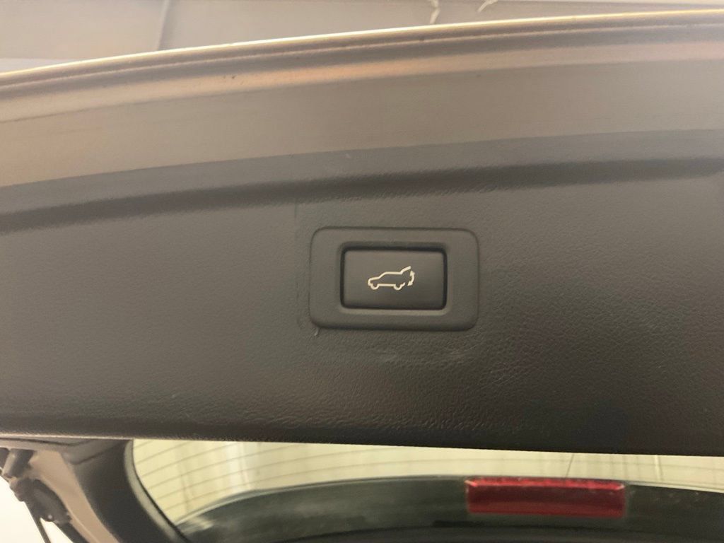 Used 2017 Subaru Outback 2.5i Limited AWD/4WD image 25