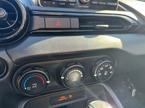 Used 2016 MAZDA MX-5 Miata Sport image 29