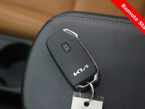 Used 2024 Kia Seltos EX AWD/4WD image 3