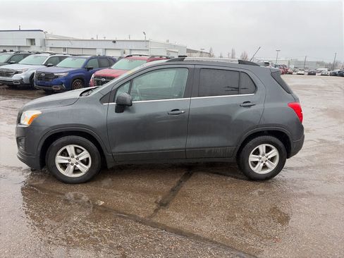 Used 2016 Chevrolet Trax LT w/ LT Convenience Package image 2