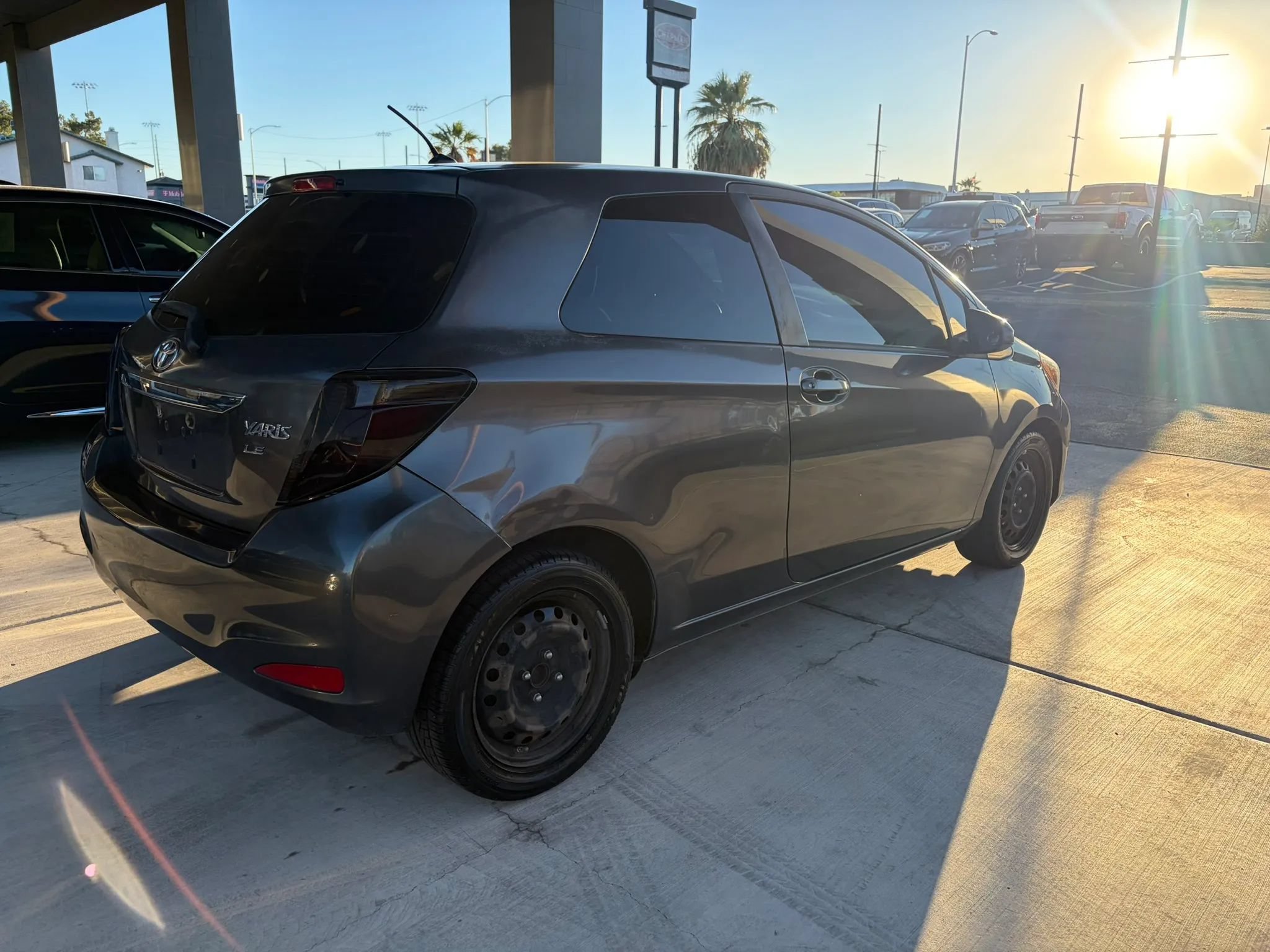 Used 2012 Toyota Yaris LE FWD image 4