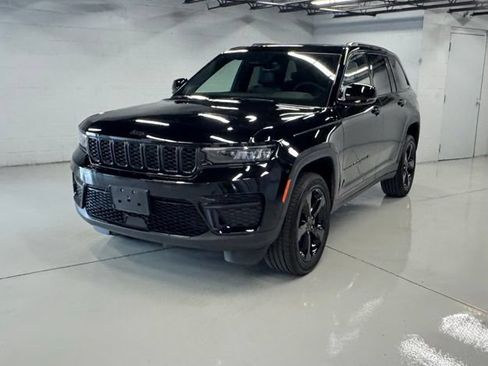 Used 2023 Jeep Grand Cherokee Altitude AWD/4WD image 1