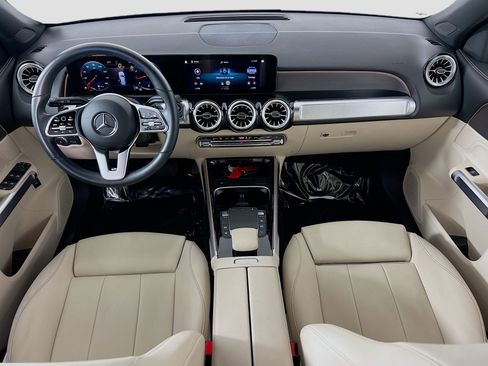 Used 2023 Mercedes-Benz GLB 250 w/ Premium Package image 23