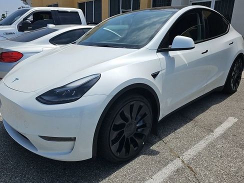 Used 2022 Tesla Model Y Performance AWD/4WD image 1