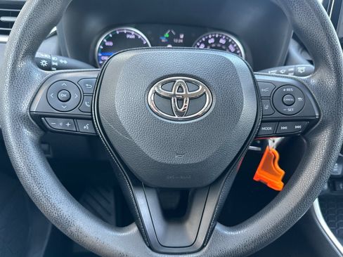 Certified 2020 Toyota RAV4 LE AWD/4WD image 22