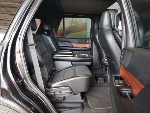 Used 2020 Lincoln Navigator Reserve RWD image 18