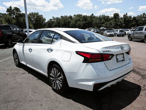 Used 2025 Nissan Altima 2.5 SV AWD/4WD image 4
