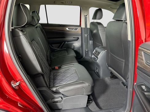 Certified 2025 Volkswagen Atlas SEL Premium R-Line image 17