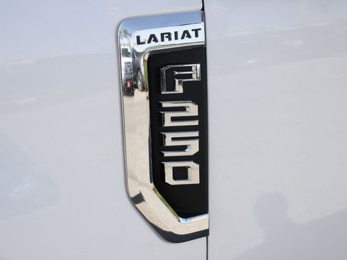 Used 2017 Ford F250 Lariat w/ Chrome Package image 45