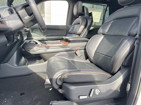 New 2026 Lincoln Navigator L Black Label AWD/4WD image 21