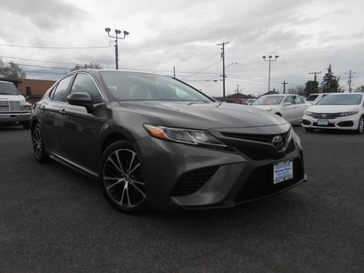 Used 2018 Toyota Camry SE w/ Moonroof Package
